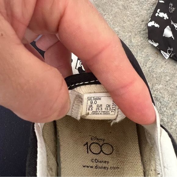 Vans Mickey Customs size toddler 9 - Picture 2 of 2